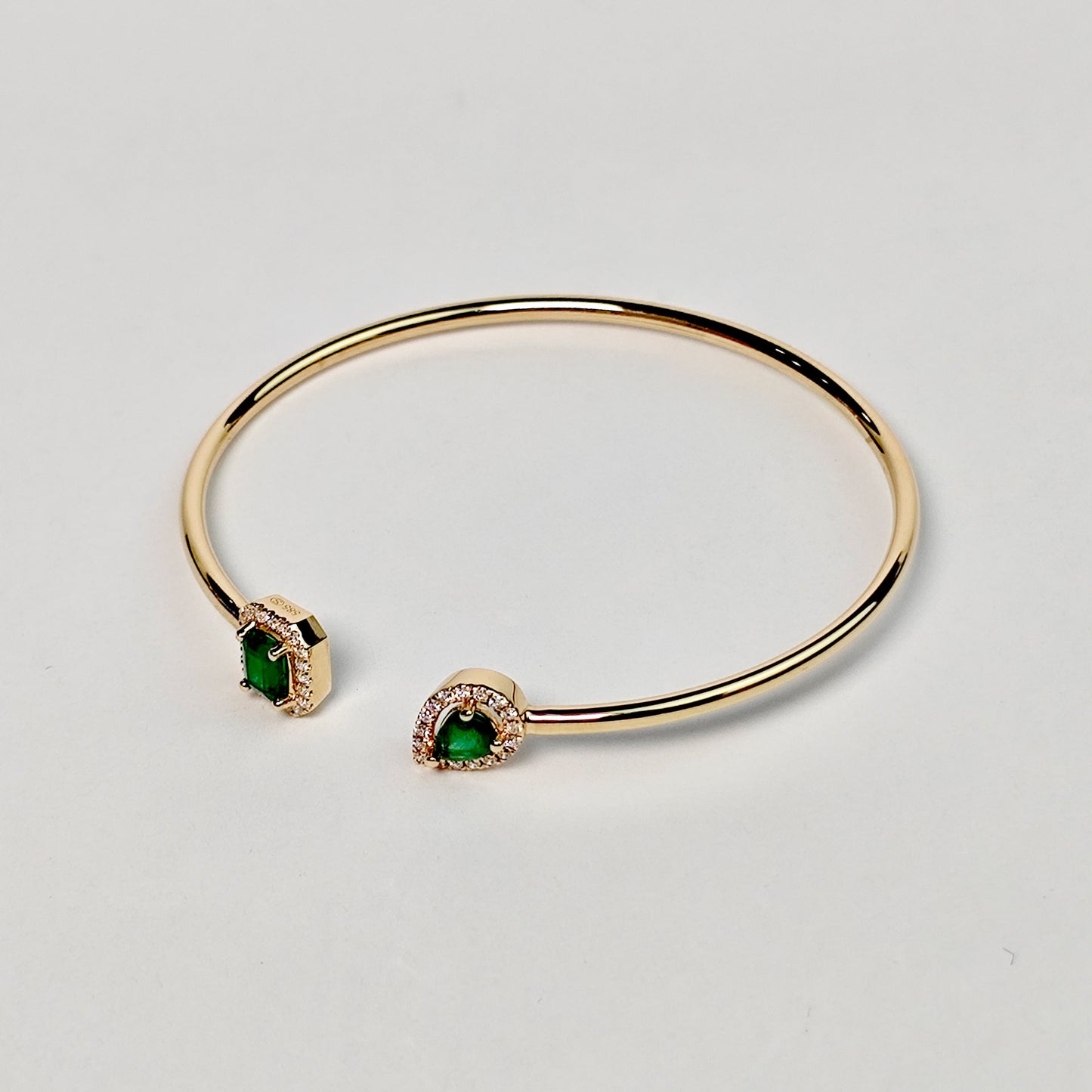 Brazalete Cuadro y Gota De Esmeralda Con Diamantes