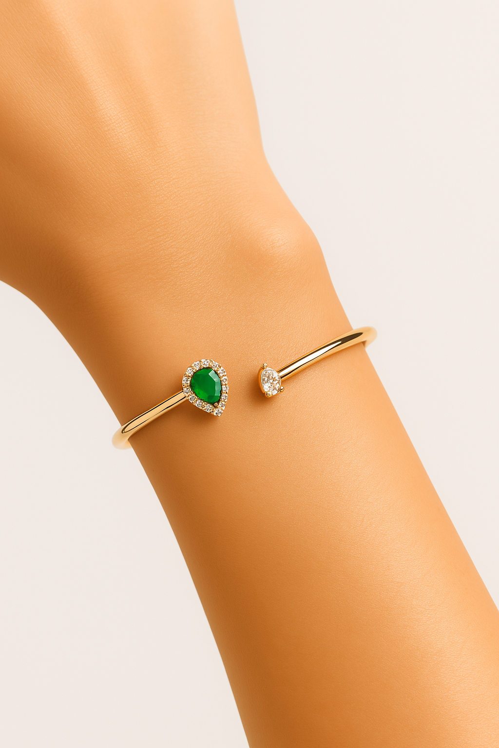Brazalete Gota De Esmeralda y Diamantes